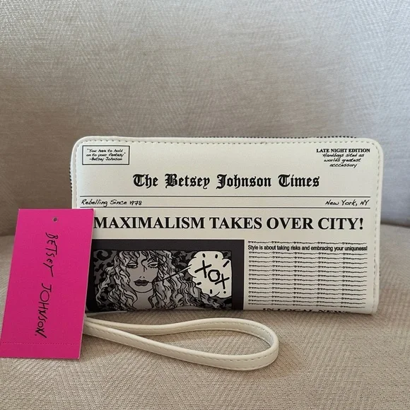 Betsey Johnson White and Black Newspaper wristlet wallet - Picture 1 of 10